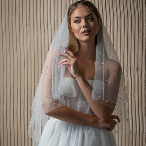 WHITE FINGERTIP VEIL W/ PEARL BLUSHER - Picture 2 of 11